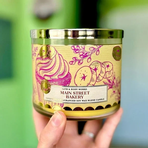 Bath & Body Works 3 Wick Scented Main Street Bakery Glass Candle - Picture 1 of 6